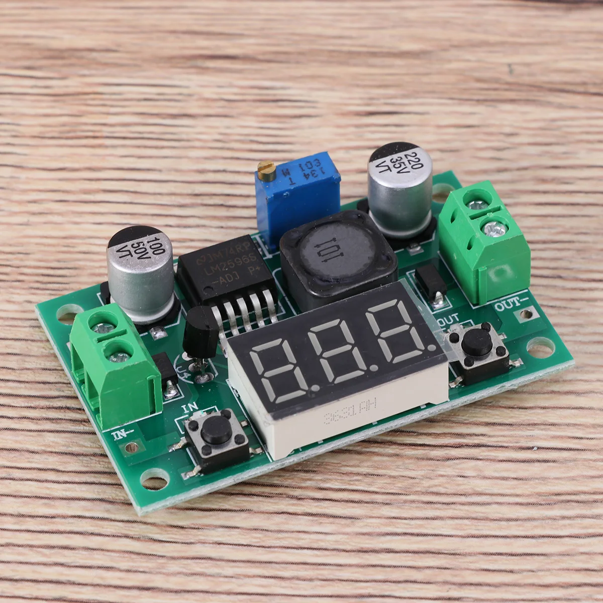 

Voltage Regulation Module High up Supply Booster Adjustable 3 LED Display Plastic Material Input