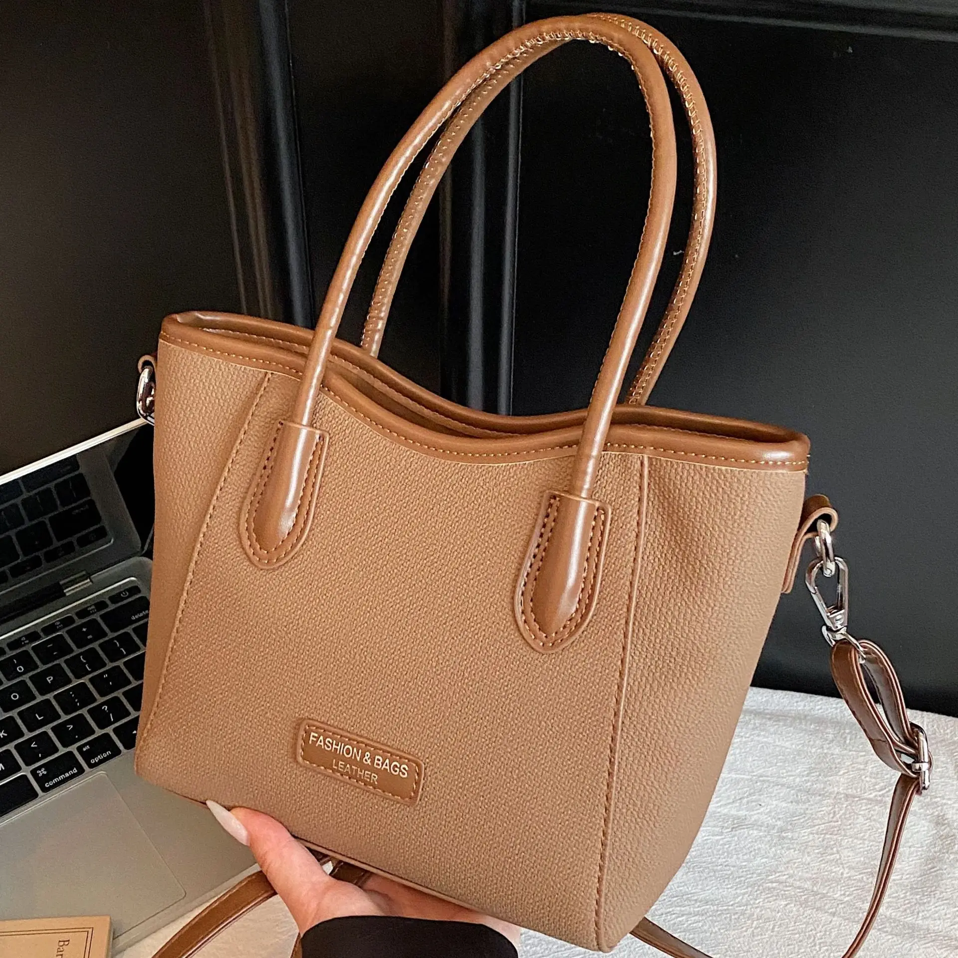 

Винтажная большая сумка на осень-зиму 202, просторная женская сумка через плечо, шикарная пригородная сумка, большая вместительная сумка «день-ночь»