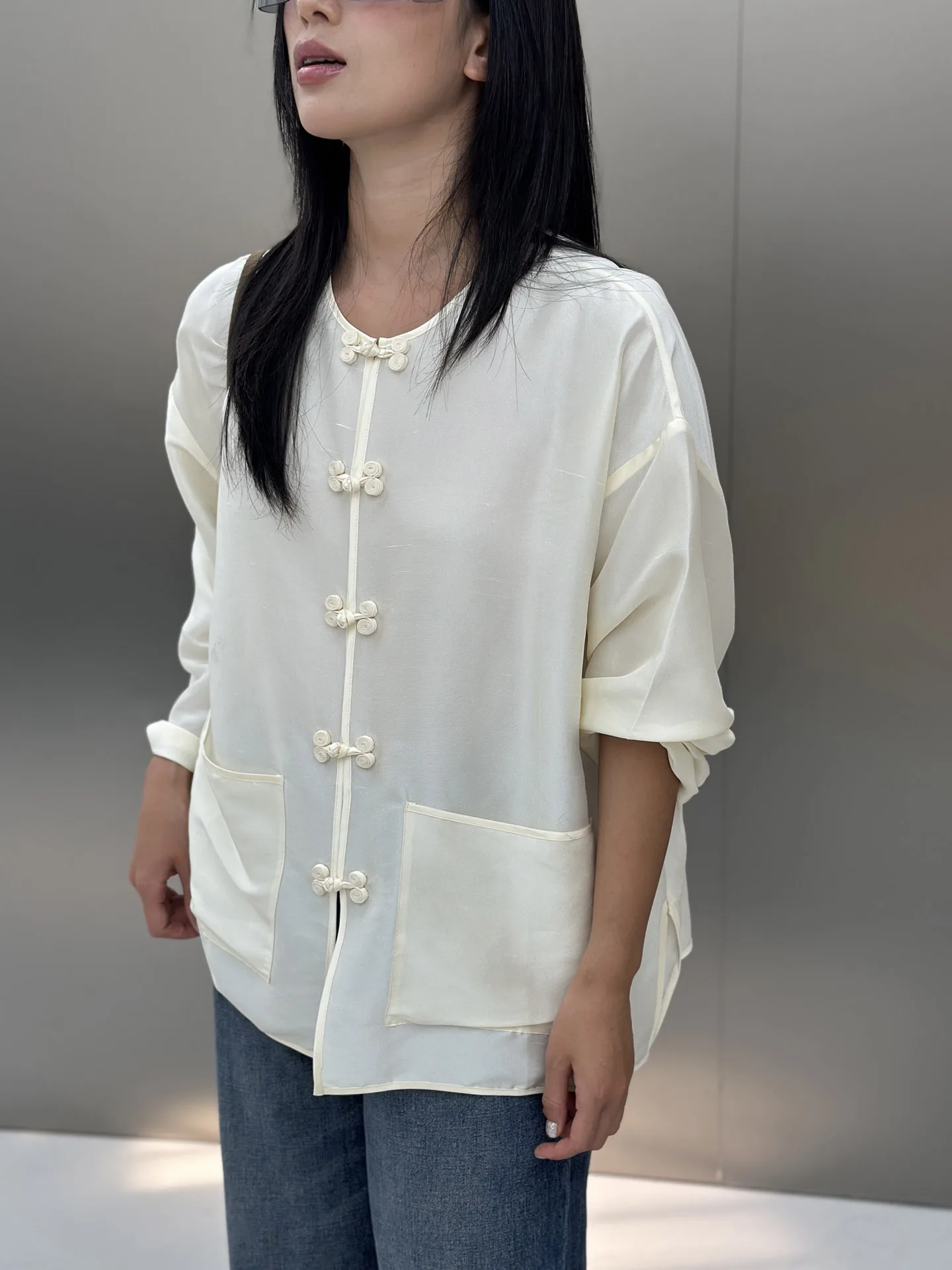 

Chinoiserie Silk irt Women's Cool Long Sve round Ne Regular Fit Street Sle Bodhl 2025 New Summer Collection