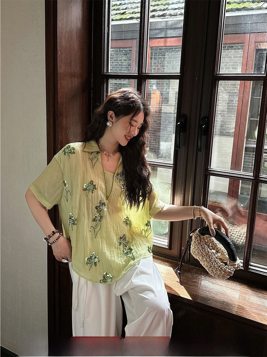 

Новая китайская женская рубашка Sanji Bla Flower с коротким рукавом, тонкая, класса люкс, премиум-класса, в национальном стиле, для делового повседневного образа.