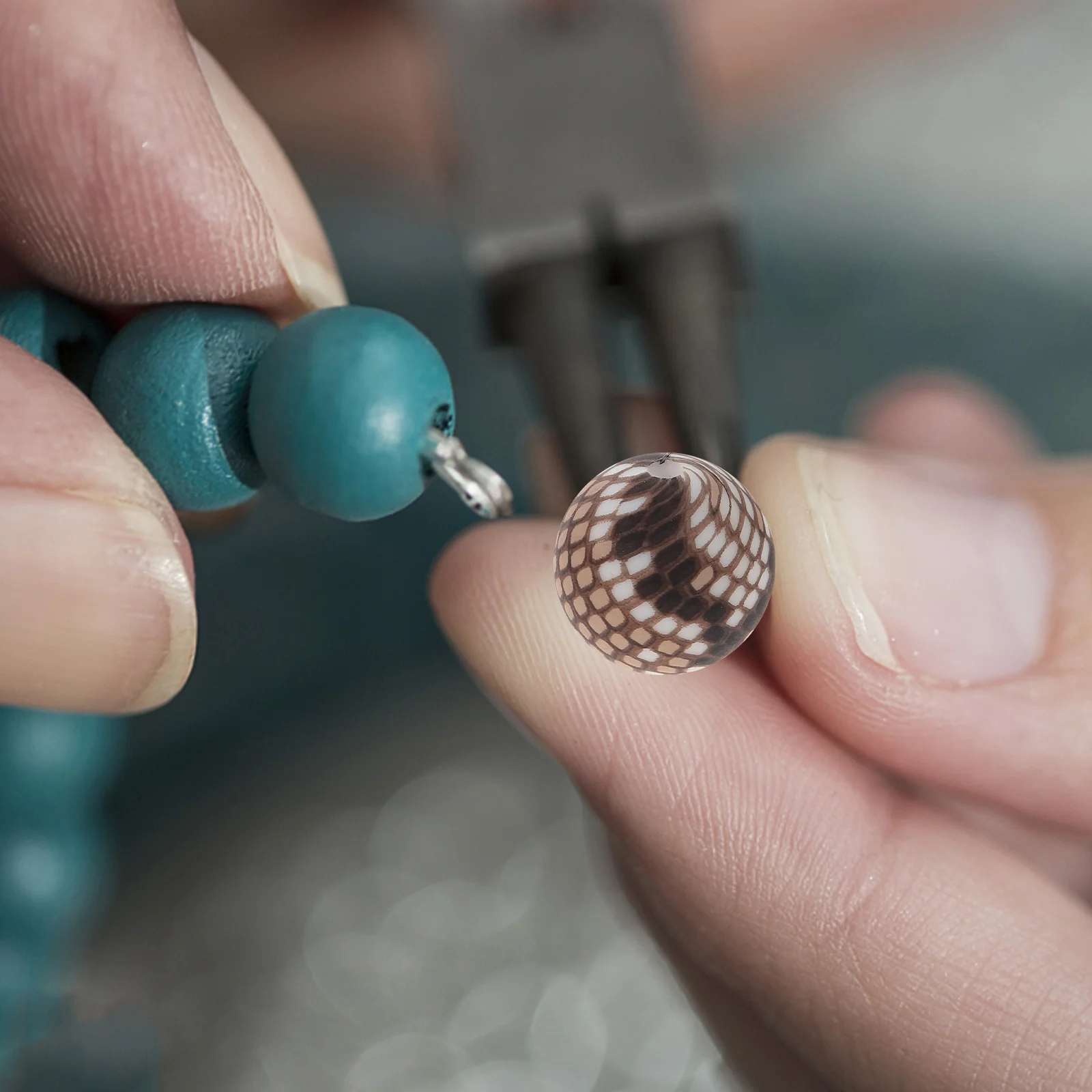 

15Pcs Round Snakeskin Silicone Beads 15Mm Loose Beads for DIY Jewelry Making Kits Kids Crafts Keychain Pacifier Clip Projects