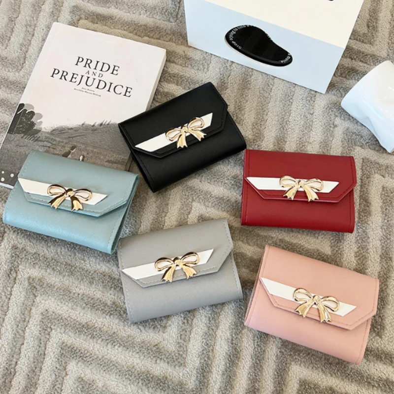 Dompet Kulit PU Pita Lucu – Dompet Koin Pendek Lipat Wanita – Tempat Kartu Ramping & Kopling Fashion