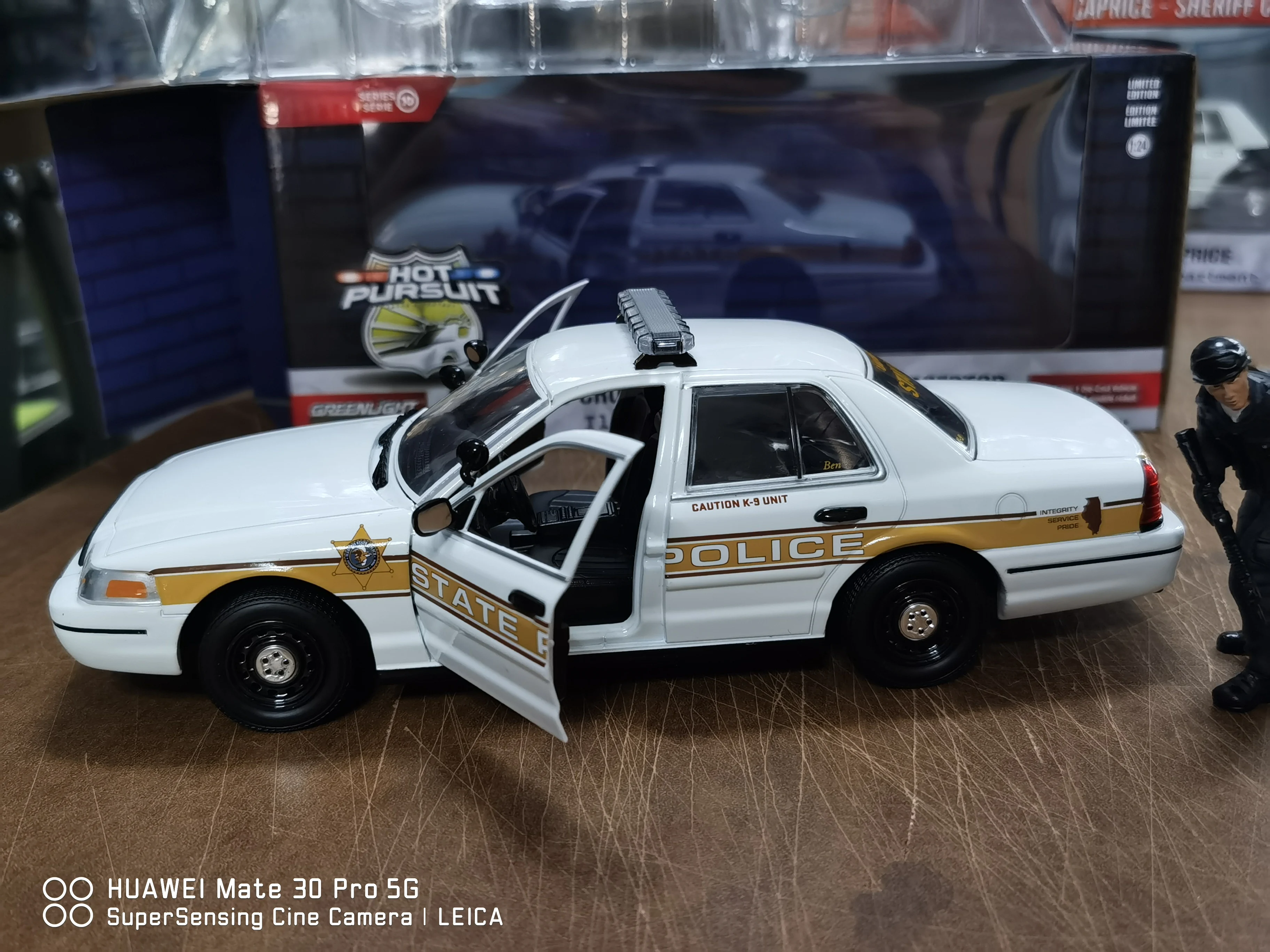 GREENLIGHT 1:24 2009 Ford Crown Victoria police car Collection die cast alloy car model decoration gift