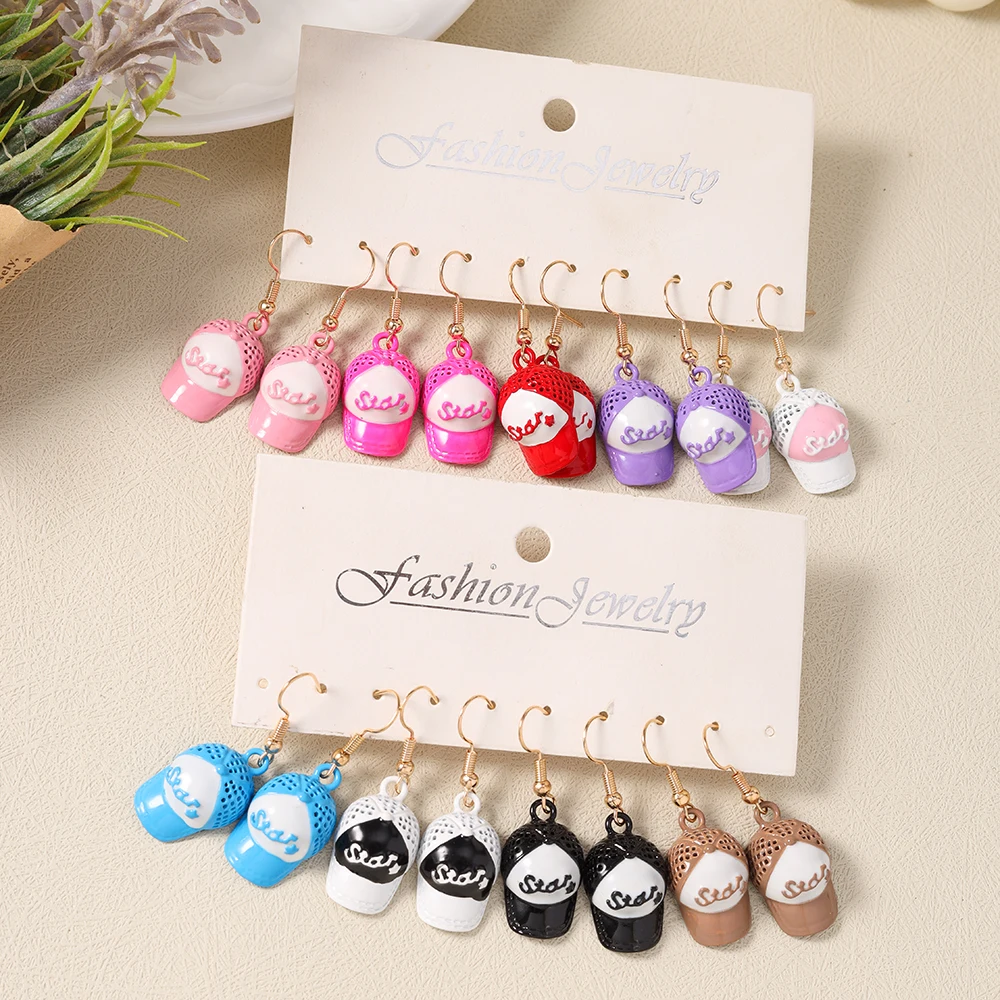 Aihua Kawaii Cartoon Hut Ohrringe Persönlichkeit Baseballkappe Strandpantoffel Hängeohrringe für Frauen Männer Urlaubsschmuck Geschenke – Detail 1