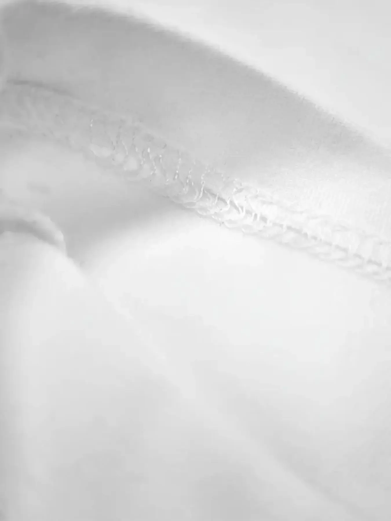 "Y2K wit poloshirt: tijdloze Y2K-esthetiek"