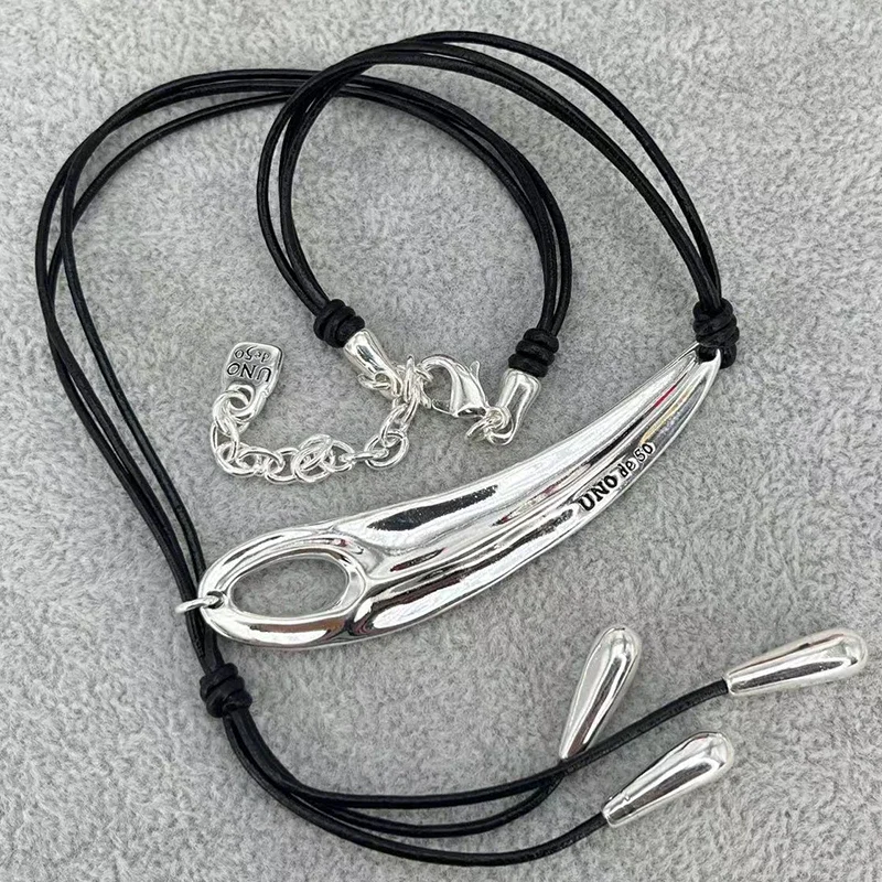 Luxury 2024 UNOde50 best-selling niche design in Europe and America, leaf leather rope versatile necklace, women's jewelry gift