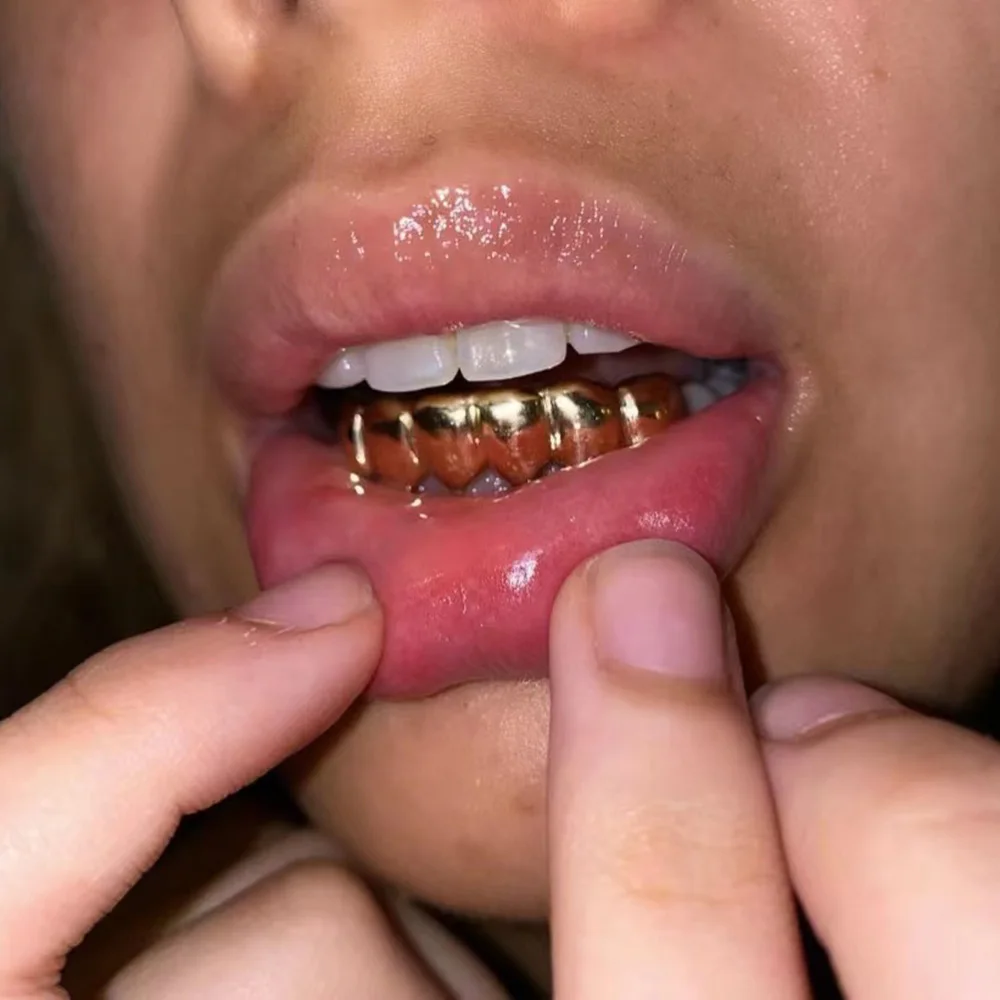 RACHELZ Hip Hop Glossy Teeth Grillz Fashion Gold Color Top Bottom Tooth Caps Dental Grills For Women Men Halloween Jewelry