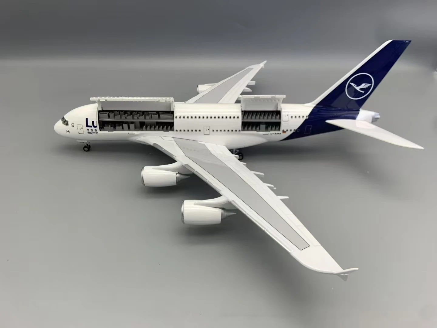 1/160 scale plane lufthansa A380 diecast resin Airplane model with Openable Doors and Detailed Cabin Ideal Gift for Aviation Fan