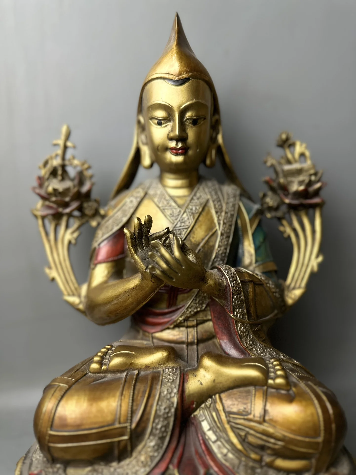 Old Tibetan Bronze Lacquer Gold Colored Painting Master Zongkhapa is 33cm tall, 20cm long, 16cm wide, and weighs 3850g