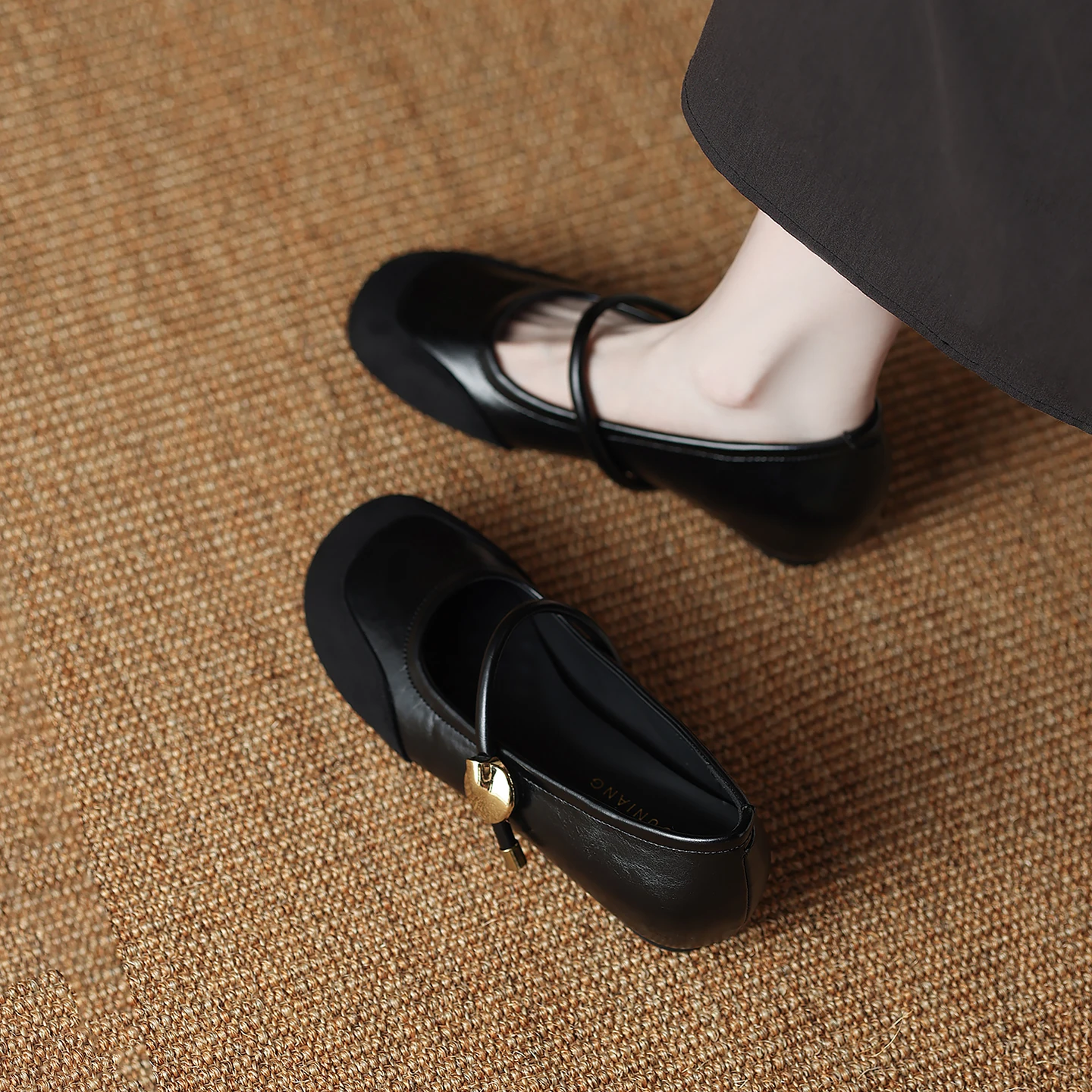 black-flat-bottom-ballet-shoes-women's-spring-autumn-new-style-beautiful-bean-bean-shoes-inner-heightening-single-shoes