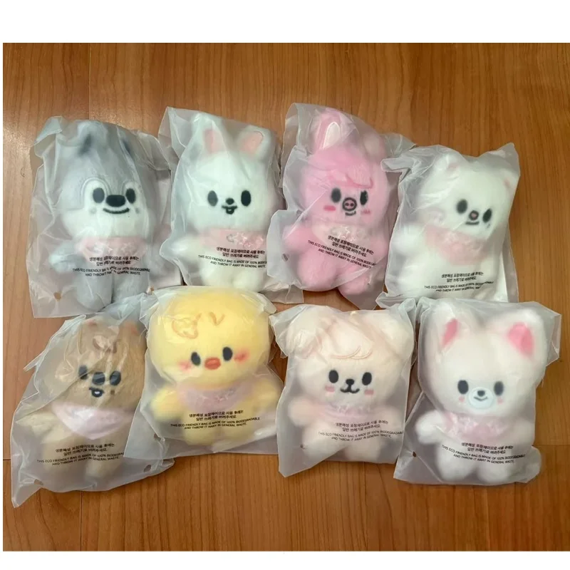 

SKZOO Plush Keychain 10CM Stray Kids Plush Toy Water Scarf Bean Eye Li Longfu Keychain Pendant Children's Creative Toy
