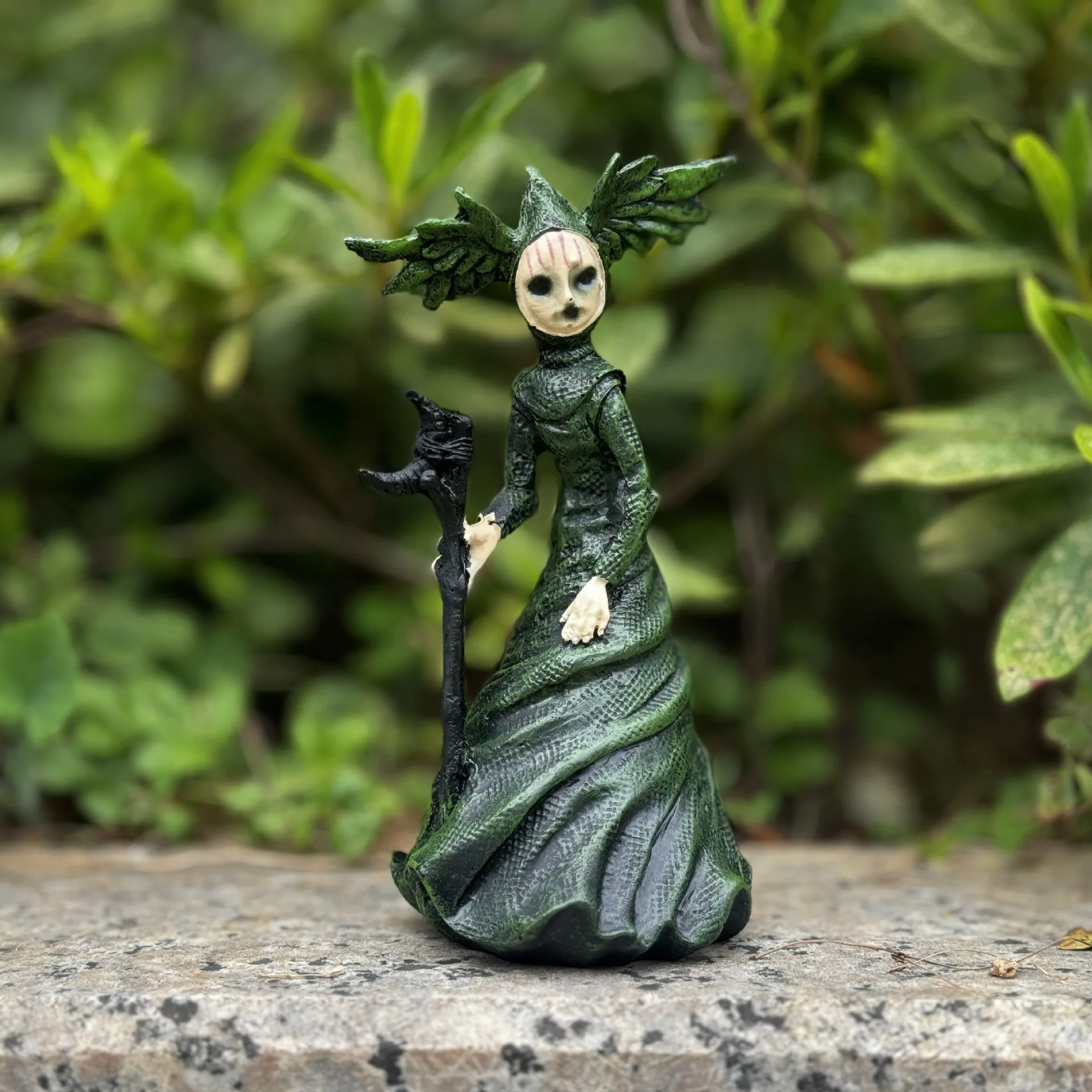 

Cane Evil Witch Resin Craft Ornament Halloween Atmosphere Desktop Ornament