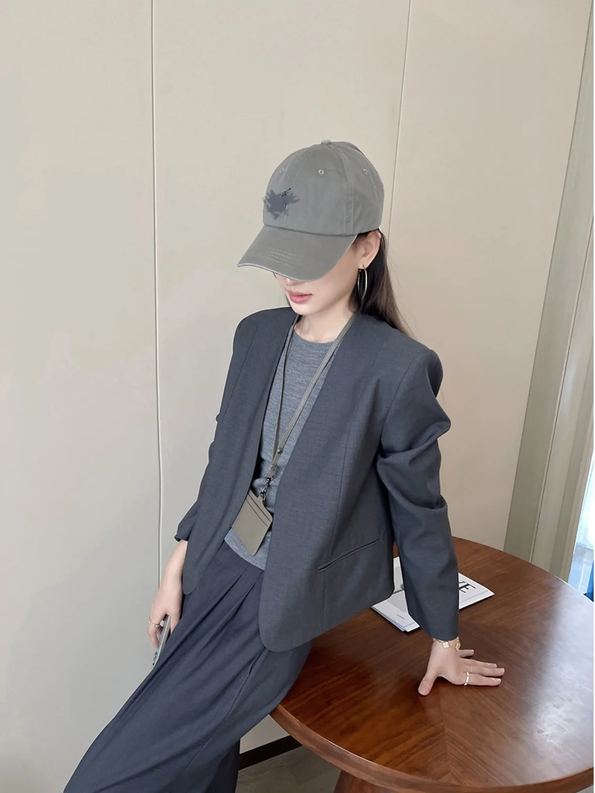 

Ay V-Ne Long Sve Костюм Jaet для женщин Dojazdy Sle Ele Cact Размер Осень Новое поступление PIN-код Бренд