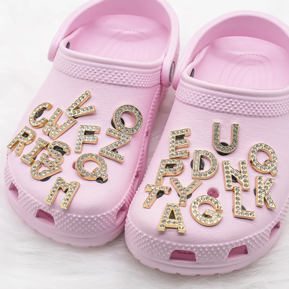1 stücke Metall Gold Luxus Buchstaben Schuh Charms für Clog Alphabet Schuhe Dekorationen Pins für Frauen Mädchen Sandale DIY Party Gunst Geschenke – Detail 1