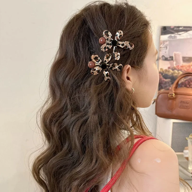 ليوبارد طباعة زهرة حبة منقار البط الجانب الانفجارات مقطع الشعر