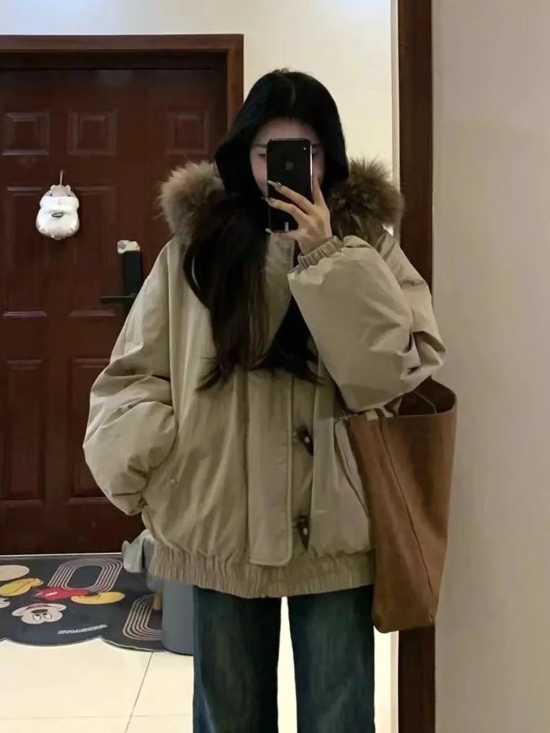 Women's 2025 new retro warm cotton jacket with fur collar and horn buckle down jacket, thickened workwear style to overcome