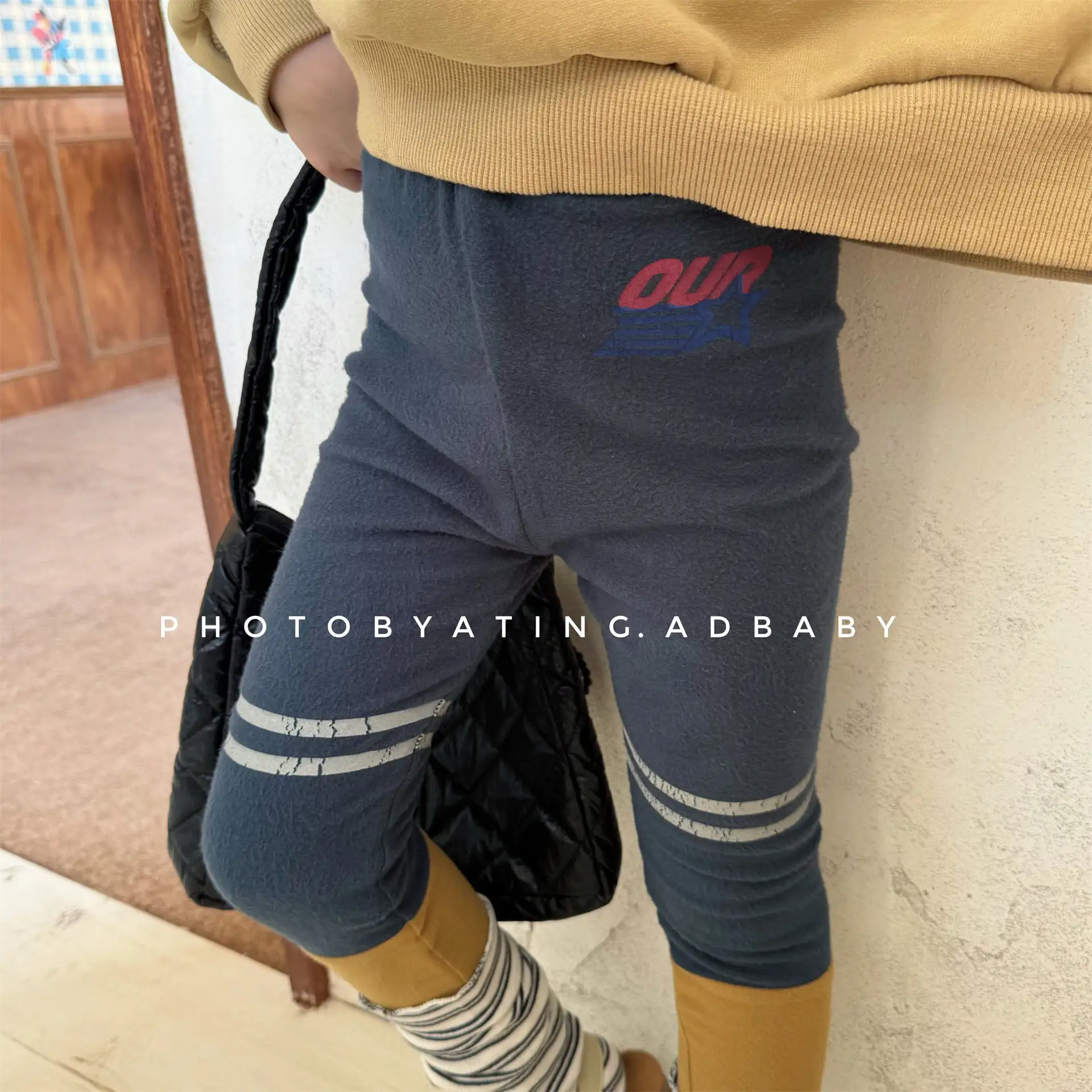 Leggings épais en velours pour filles, pantalons polaires avec lettres imprimées, chauds, vêtements pour enfants, nouvelle collection hiver 2025