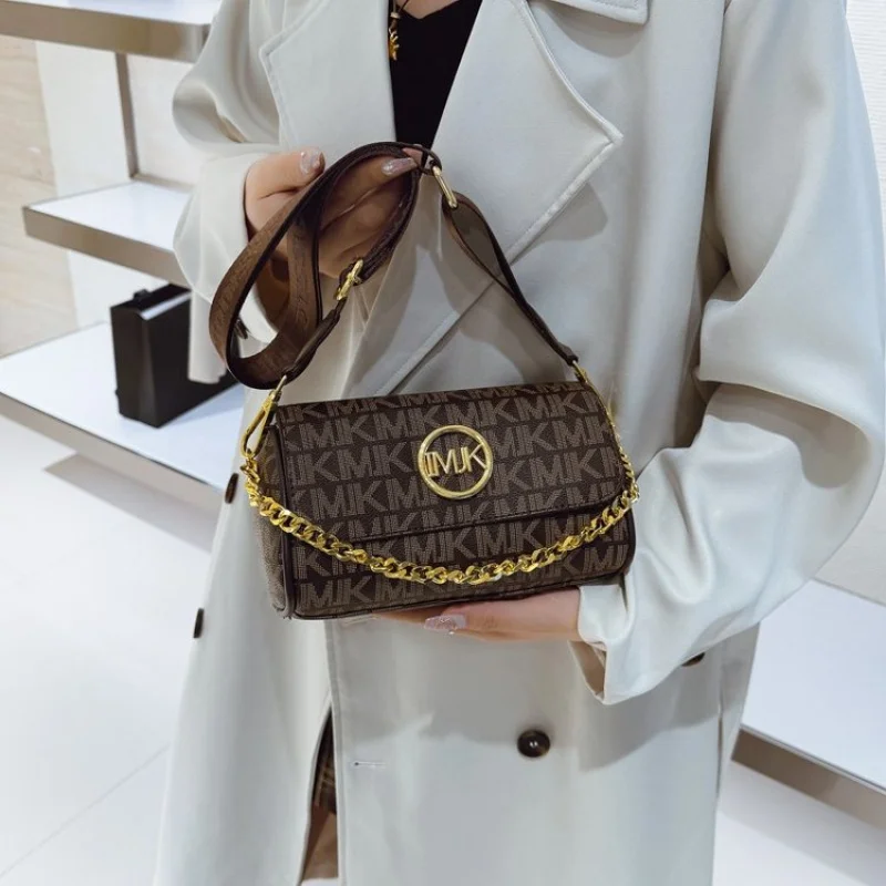 

Women's Crossbody-Bag Made Of Chevron Leather Boasting Casual Vintage And Paris High-End Refined Style​