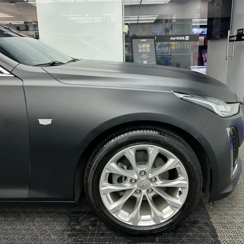 Hochwertige, schwarze, matte Car Wrap-Vinylrolle mit selbstklebendem Aufkleber zum Selbermachen mit Air Release – Detail 2