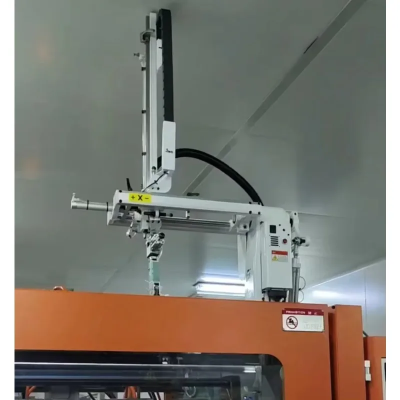 Gate Pickup of Small Swing Arm Robot for Injection Molding Machine
