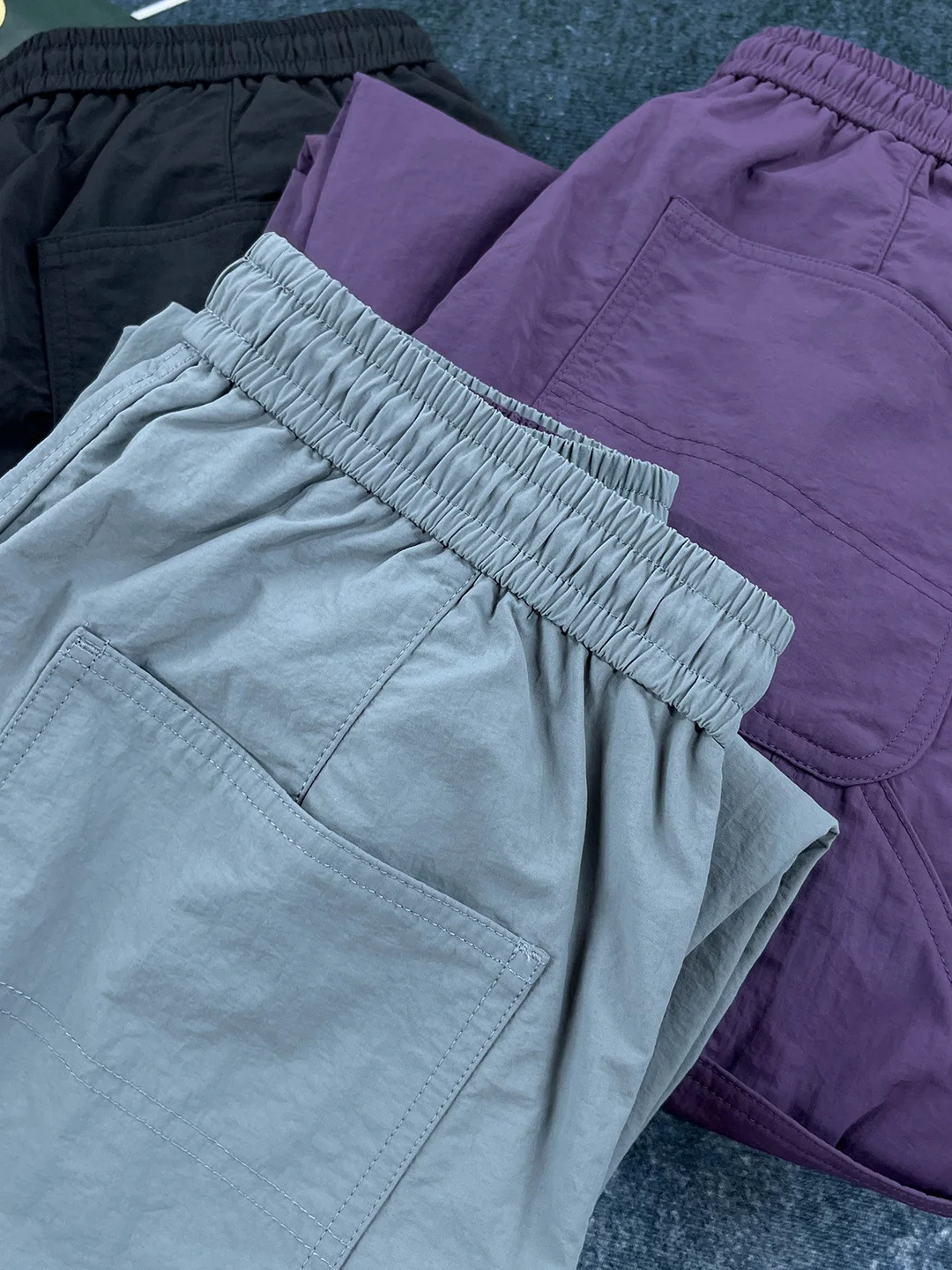 กางเกงคาร์โก้ผู้ชายแบบแห้งเร็วสำหรับกิจกรรมกลางแจ้ง รุ่นหนา สไตล์ญี่ปุ่น แบรนด์ทันสมัย ทรงหลวม ขากว้าง ทรงตรง มีกระเป๋าหลายช่อง สวมใส่สบาย