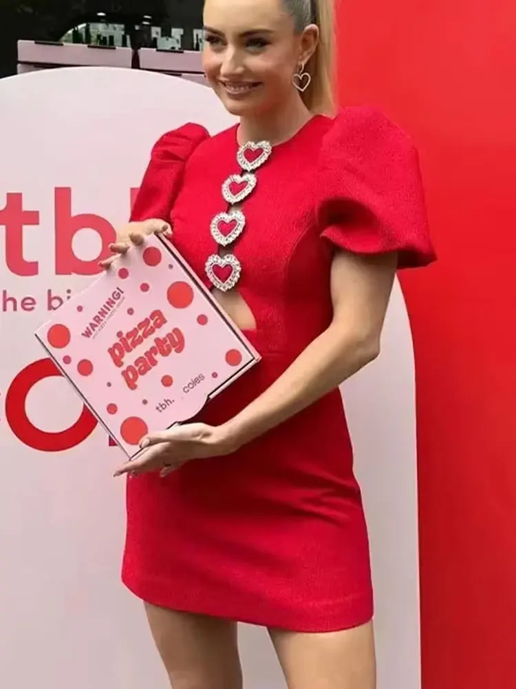 HH 2024 Mini abito elegante femminile con maniche a sbuffo Hollow Solid Red Chic Slim Heart Decorazione in metallo O Collo Abito da festa