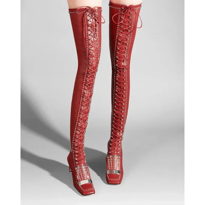 

Новые осенне-зимние женские белые/черные сапоги выше колена со шнуровкой и серебряными заклепками, длинные сапоги на массивном каблуке с квадратным носком, большой размер