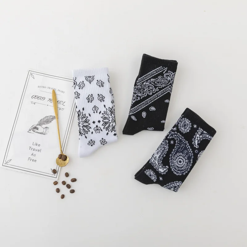 3pairs Men\'s Socks Retro Ethnic Style West Coast Cashew Flower Stocking Hip-Hop Trendy Fashion Wear Cotton Rap Sports Tube Socks