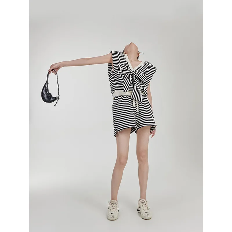 Black And White Striped V-neck Top And Shorts High-end Summer Dress Two-piece Summer Wear Suit