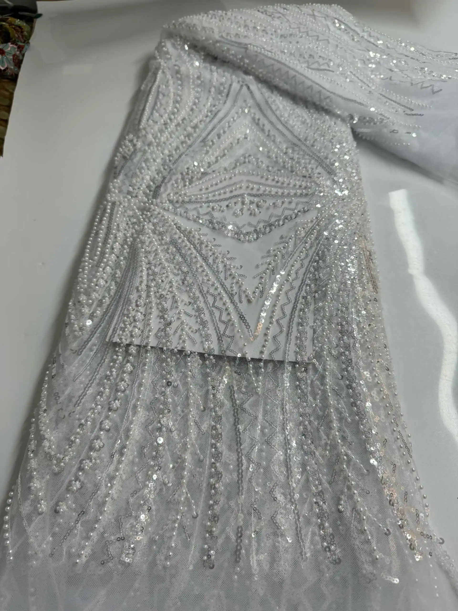 

Белая роскошная французская кружевная ткань ручной работы с бисером в африканском нигерийском стиле с блестками, кружевная ткань для шитья свадебных платьев