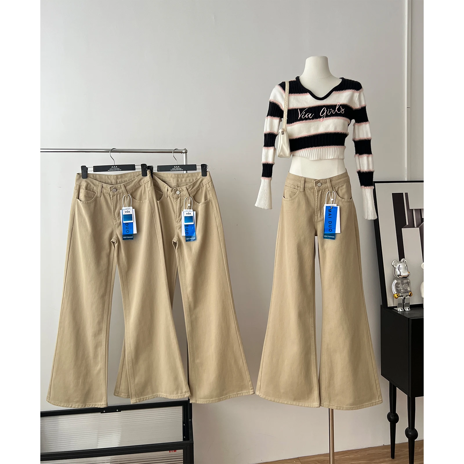 

Подходит для высоты 165-175 см. Женские джинсы с микро-клеш расширенной длины. Женская уличная одежда. Свободные джинсы полной длины с низкой талией.