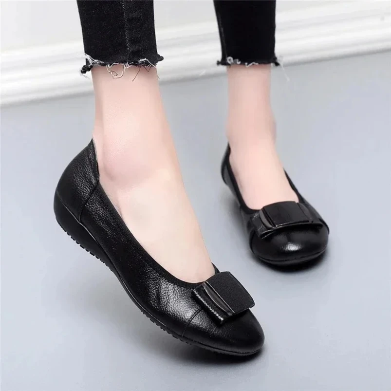 

2025 г. Обувь для мам на мягкой подошве. Удобные весенне-осенние низкие одинарные туфли. Женская обувь большого размера с толстыми ногами.