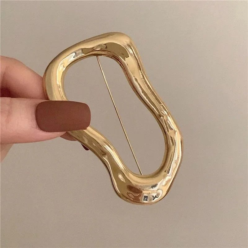 

New Trendy Irregular Big Circle Brooches for Women Men Gold Plated Silver Color Metal Lapel Pins Geometric Jewelry Gifts 2026