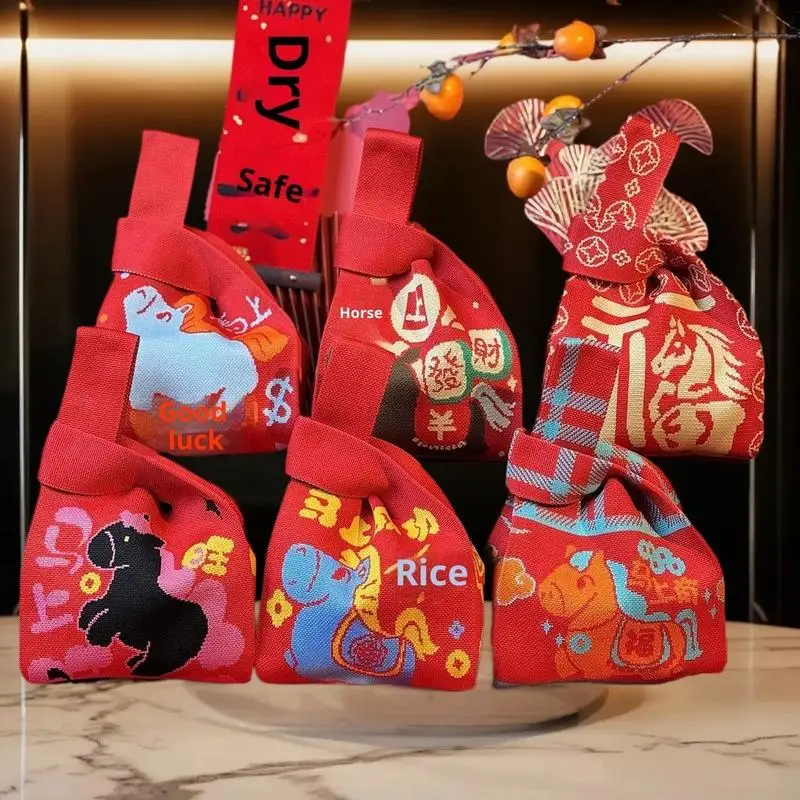 

Мультяшный талисман Года Лошади 2026: вязаная сумка-мешок для подарков, ручная сумка для конфет, мини-сумка на запястье, милая сумка-тоут, многоразовые сумки для покупок
