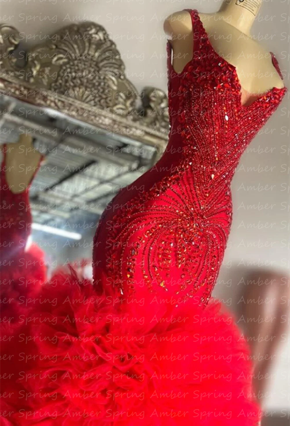 Vestidos de fiesta de diseñador rojo único, vestidos formales de fiesta de graduación con diamantes de imitación de cristal para niñas, falda con volantes hinchados, bata personalizada