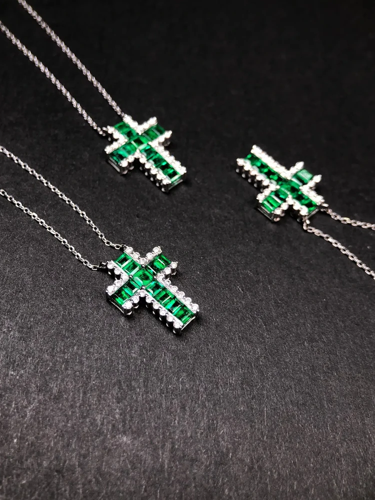 

Женское ожерелье из стерлингового серебра 925 пробы, зеленый цирконий, крест, кулон, ожерелье, французские украшения, женская повседневная одежда, подарок для праздника и вечеринки