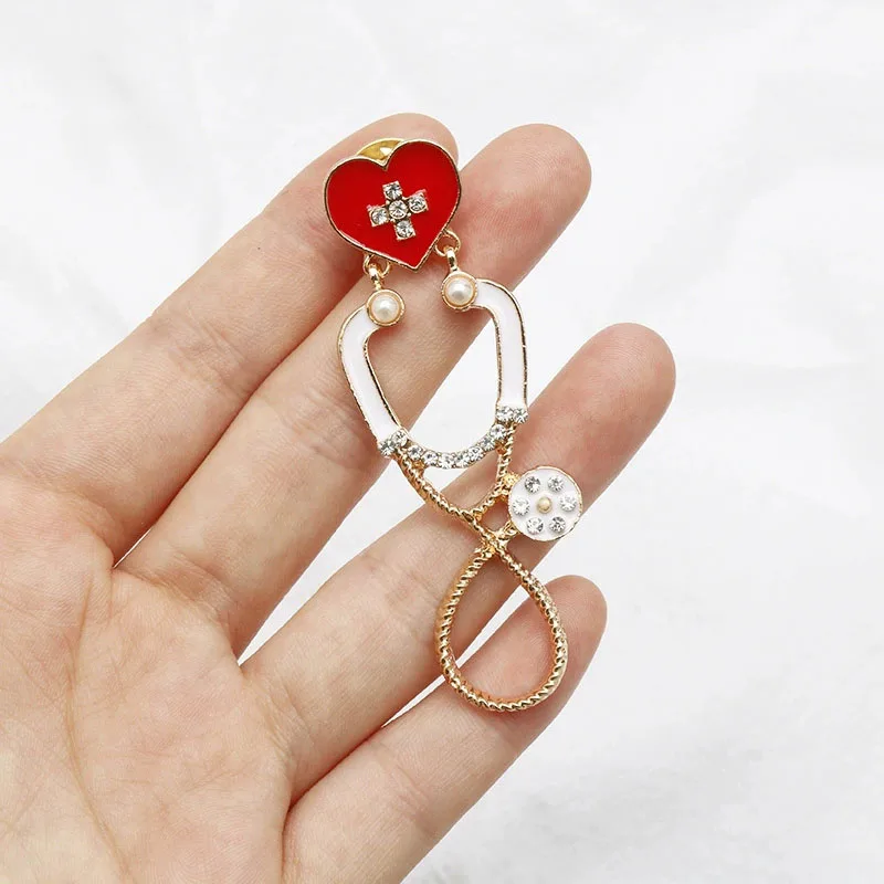 Diamond Stethoscope Pins COS Nurse Doctor Role Accessories Brooch Badges Exquisite AAA Zircon Inlay Accessories