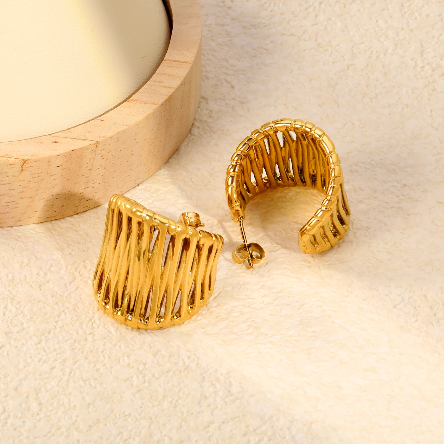 LUXUKISSKIDS New Design Weaving Hollow Geometry Round Earrings Stud Golden Stainless Steel Female Fashion Party Anniversary Gift view 4