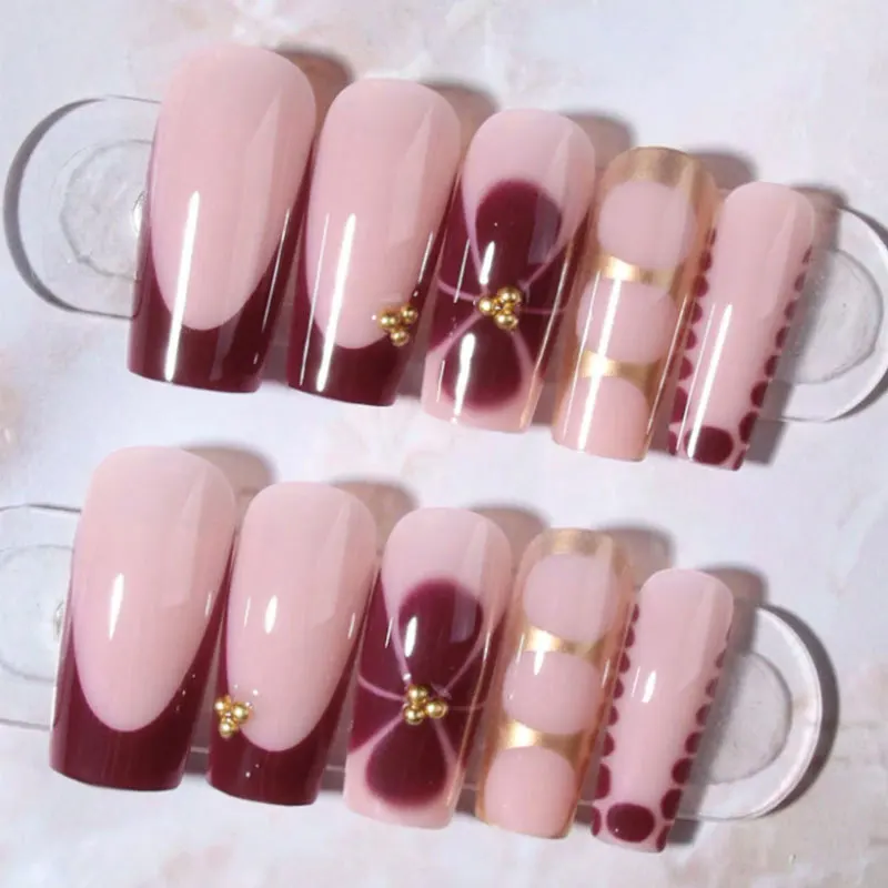 24 piezas de uñas postizas francesas largas en forma de ataúd con flores retro, diseño de caviar y dorado calado, estilo Y2K acrílico 5