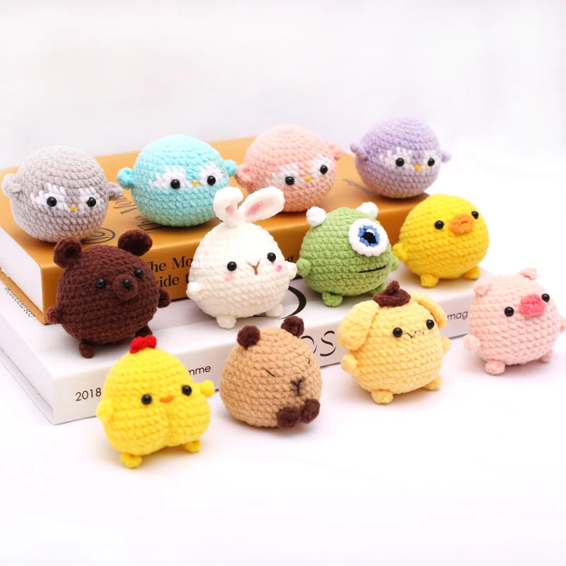 

Cute Crochet Animal Doll Handmake Knit Rabbit Capybara Small Bear DIY Hand-crocheted Cartoon Doll Finished Product Key Holder