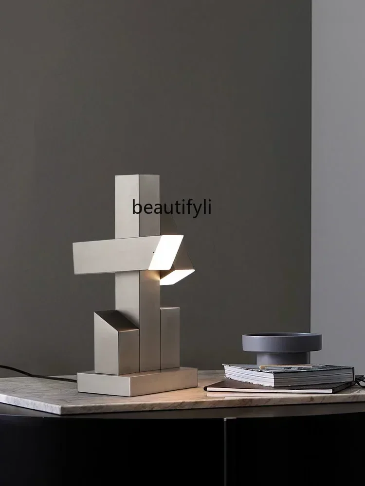 

xz1zzInterstellar Robot Middle-Ancient Bauhaus Metal Atmosphere Table Lamp Decoration Model Room Living Room Study Creative