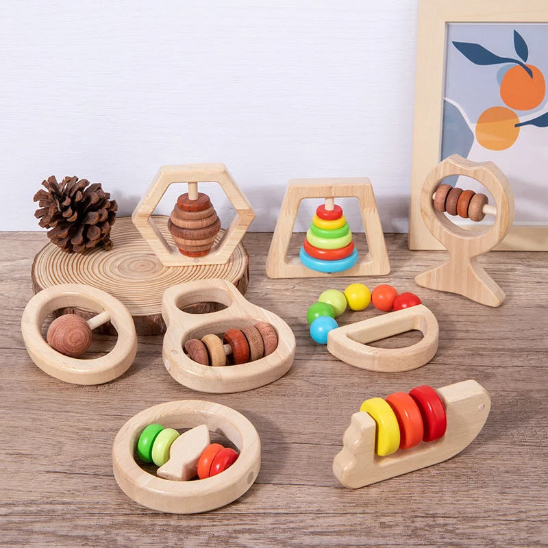 Conjunto de brinquedos para bebês de madeira com vários designs como chocalhos e cordas de contas Super divertido para bebês agarrar e brincar com