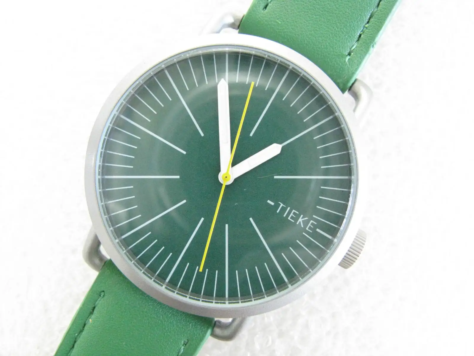 [Balance second hand! Frosted steel case! Grey black green] TIEKE quartz men's watch