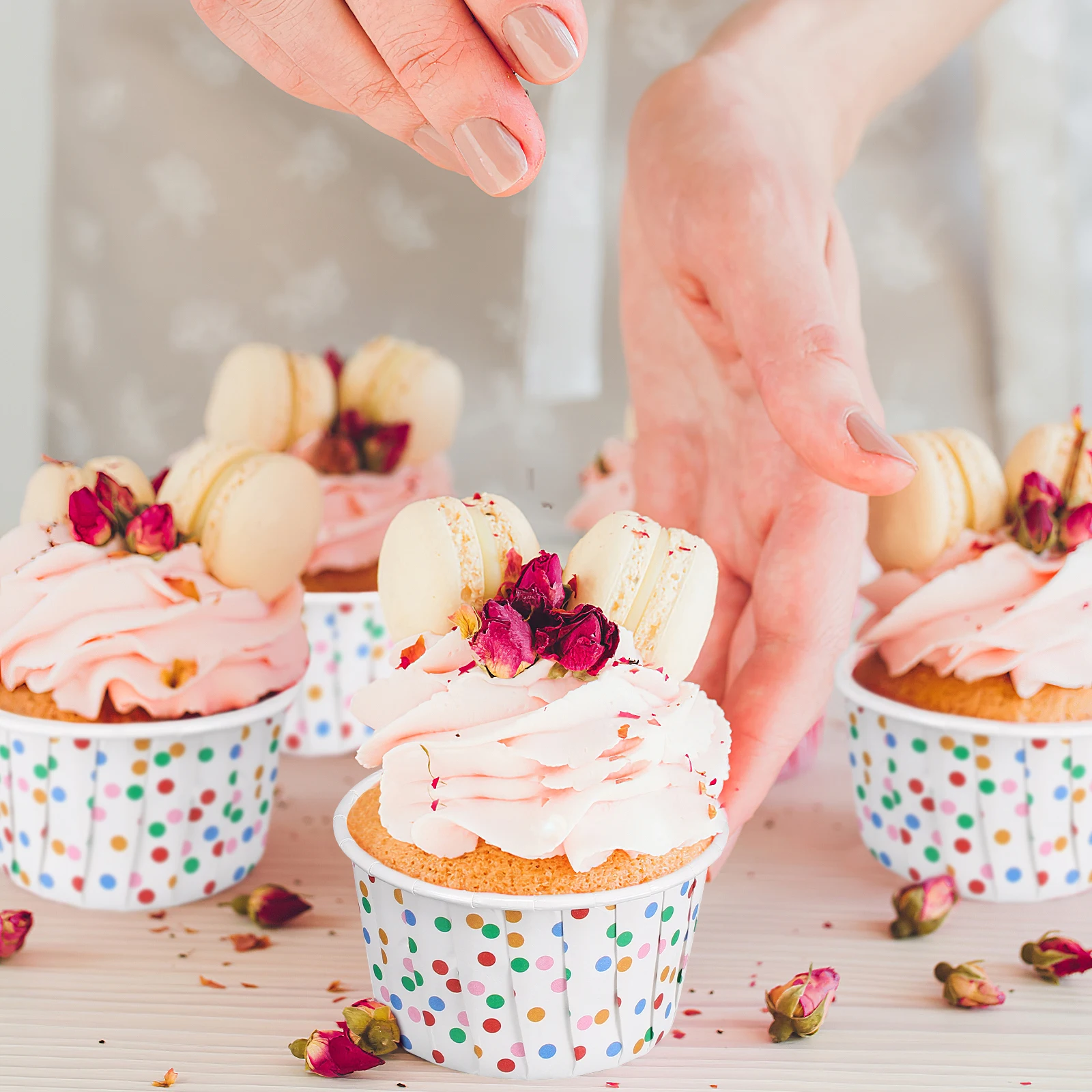 

100pcs Disposable Ice Cream Sundae Paper Cups Dot Food-Grade Dessert Bowls Baking Cups Party Supplies For Events