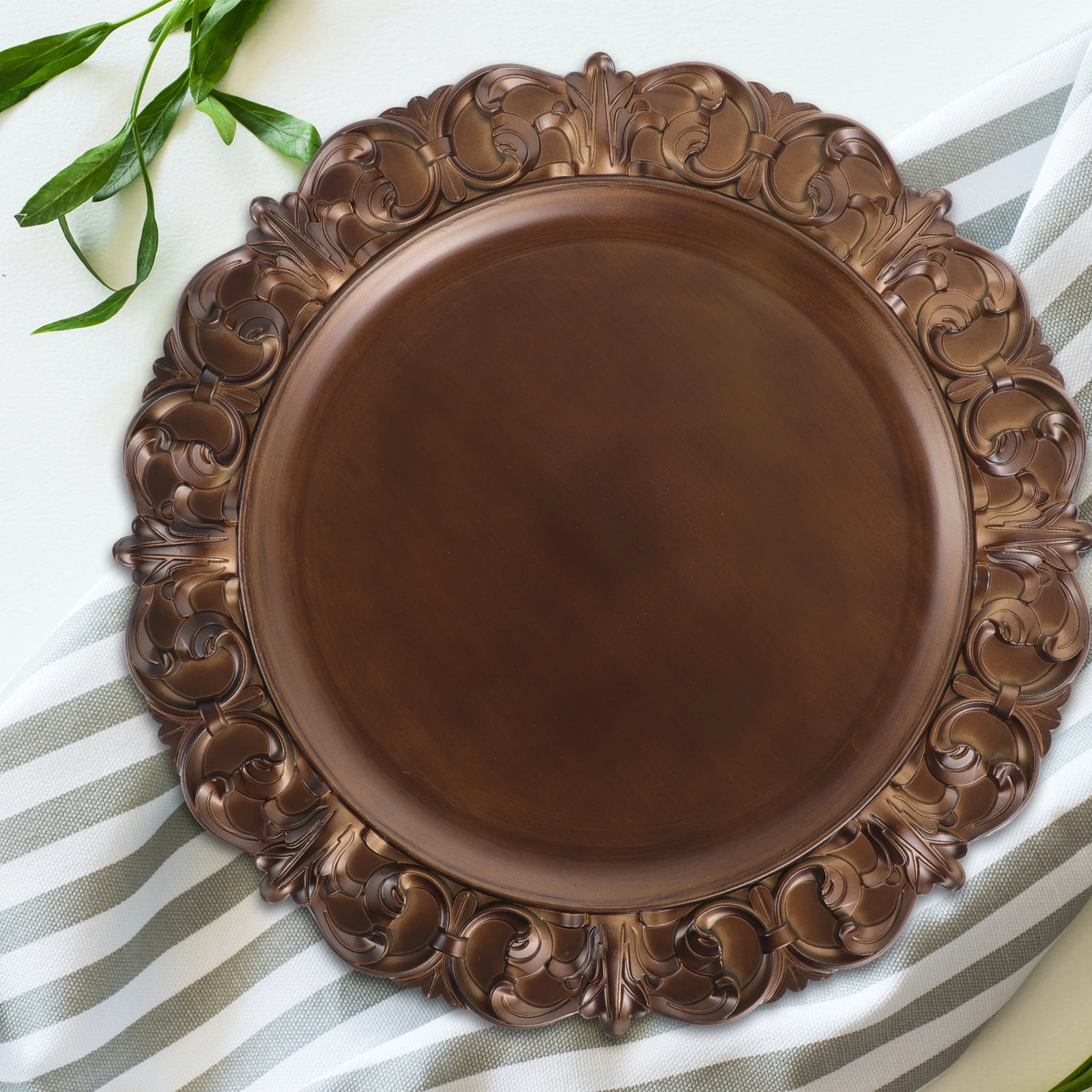 

Retro Vintage Style Carved Serving Plate Break-Resistant Dinner Plate for Home Restaurant Bar Dessert Salad Snack