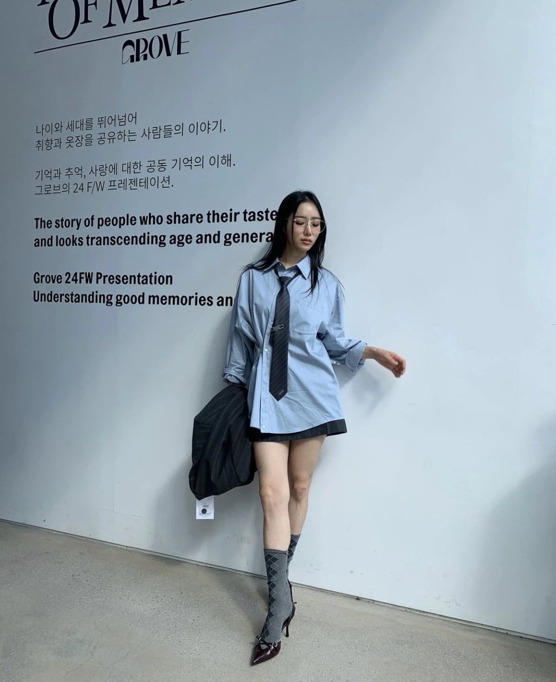 Luźna, codzienna koszula w paski z nieregularnymi guzikami, do warstwowego noszenia, uniwersalna, PREON, do pracy, damska, bawełniana, długa, dojazdy do pracy, elegancka.