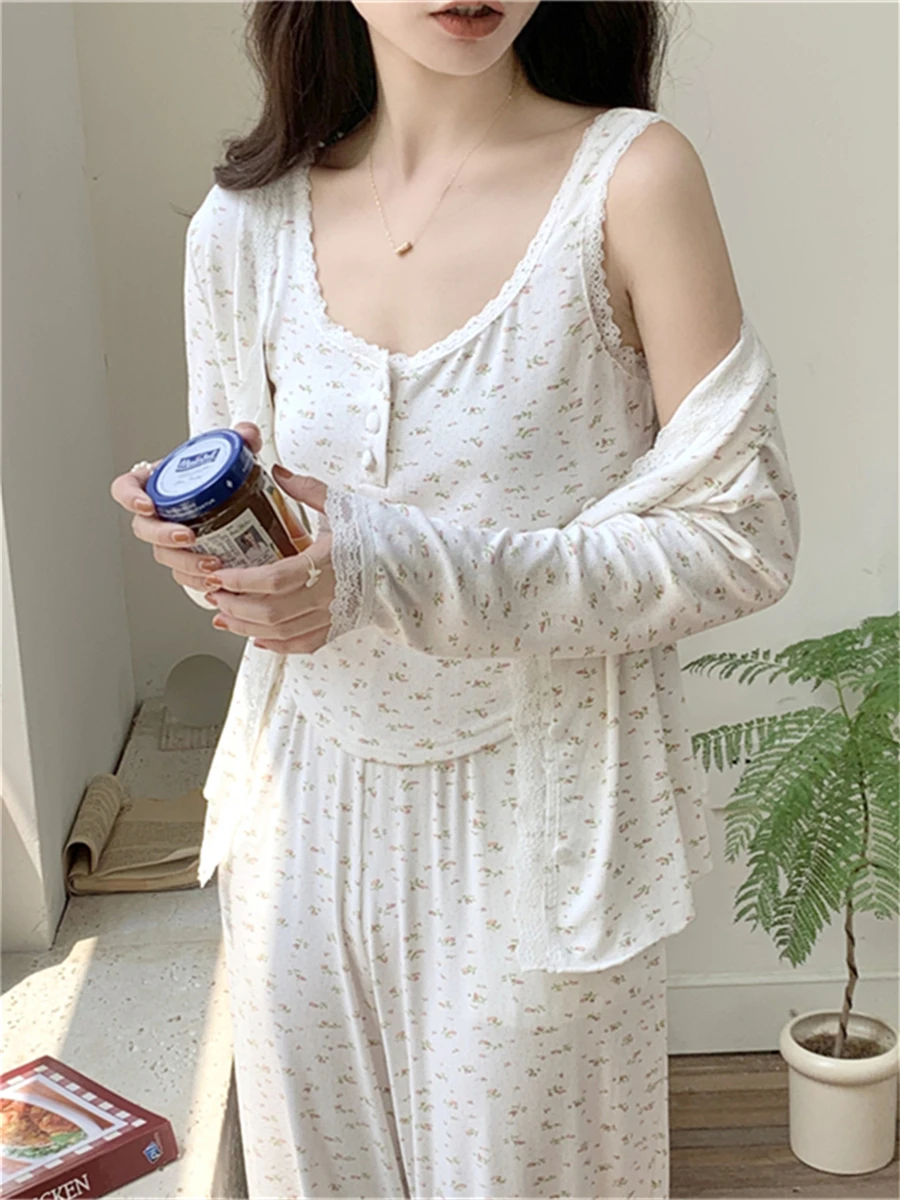 

564 Ice Silk Cool Pajamas Women's Spring and Autumn Japanese Sweet Floral Suspender Long Sleeves and Trousers Three-Piece Suit H