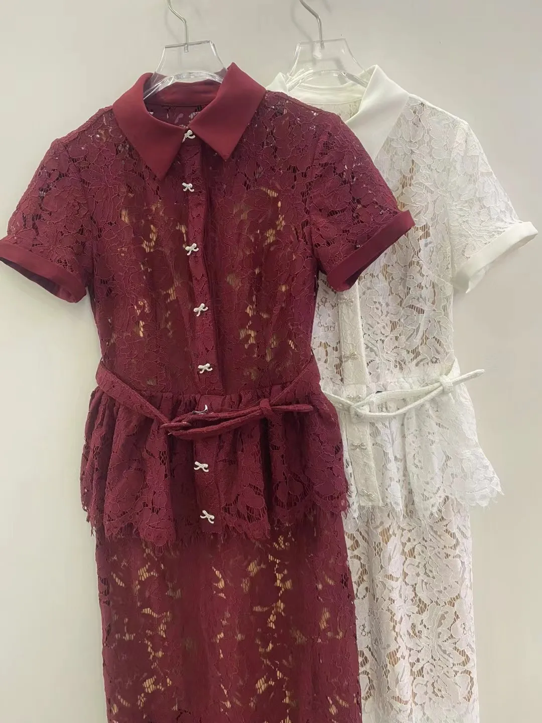 ชุดเดรสยาวปานกลางสำหรับผู้หญิง แต่งโบว์ ลูกไม้ ปักลาย แฟชั่น สวยสง่า