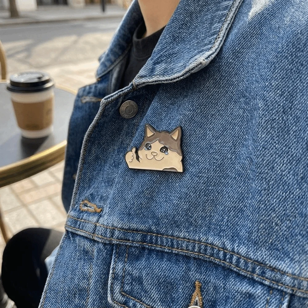 Fashion Thumb Up Design Enamel Pin Crying Cat Humorous Lapel Badge Cute Kawaii Style Funny Jewelry Office