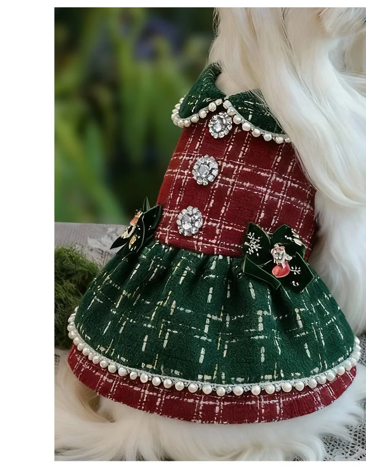 

Newly Designed High-End Custom Christmas-Style Pet Dress Made Of Wool Warm For Dogs Red And Green Color.